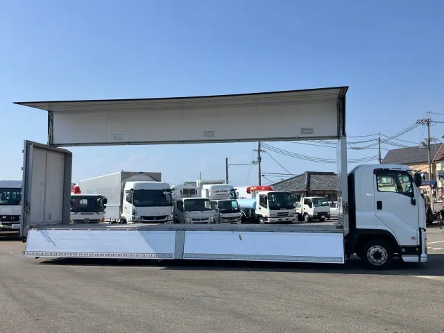 いすゞ ギガ 2PG-CYJ77C(8x4)の写真6