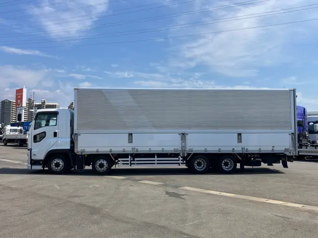 いすゞ ギガ 2PG-CYJ77C(8x4)の写真7