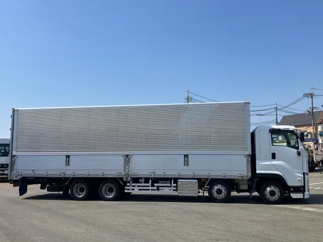 いすゞ ギガ 2PG-CYJ77C(8x4)の写真8