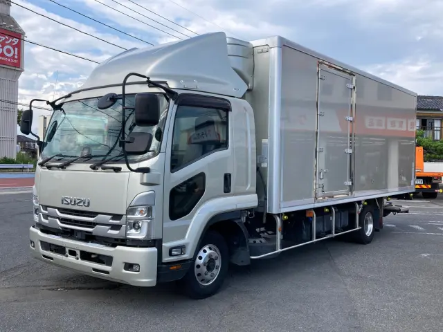 いすゞ フォワード 2PG-FRR90T2(2WD)の写真1