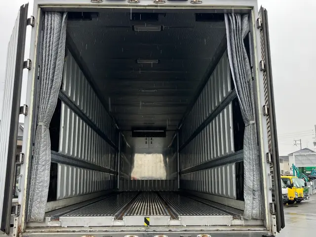 日野 プロフィア QKG-FR1EXBG(6x2)の写真8