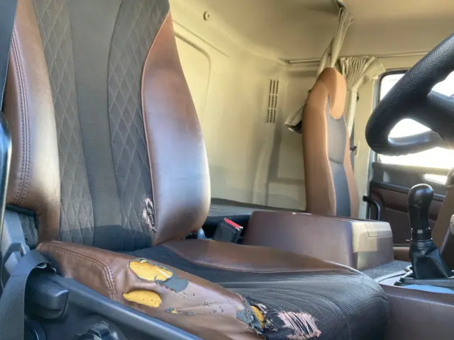 日野 プロフィア 2DG-FR1AHJ(6x2)の写真17