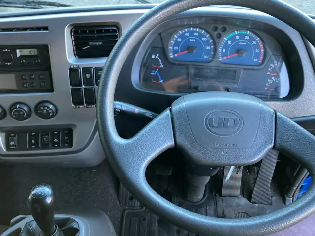 UD コンドル TKG-MK38L(2WD)の写真21