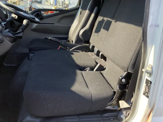 三菱 キャンター TPG-FEA50(2WD)の写真17