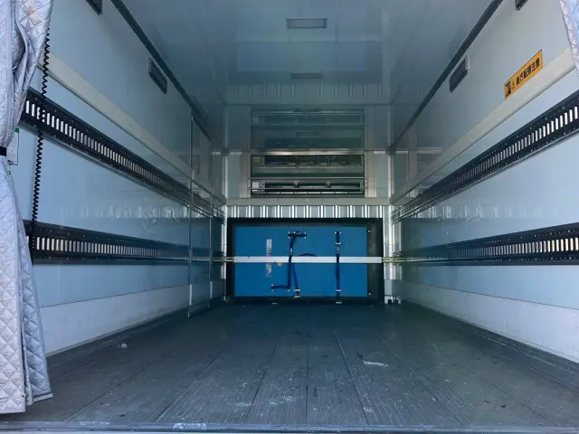 いすゞ フォワード 2PG-FRR90S2(2WD)の写真8