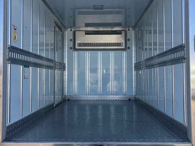 三菱 キャンター 2PG-FBAV0(2WD)の写真8