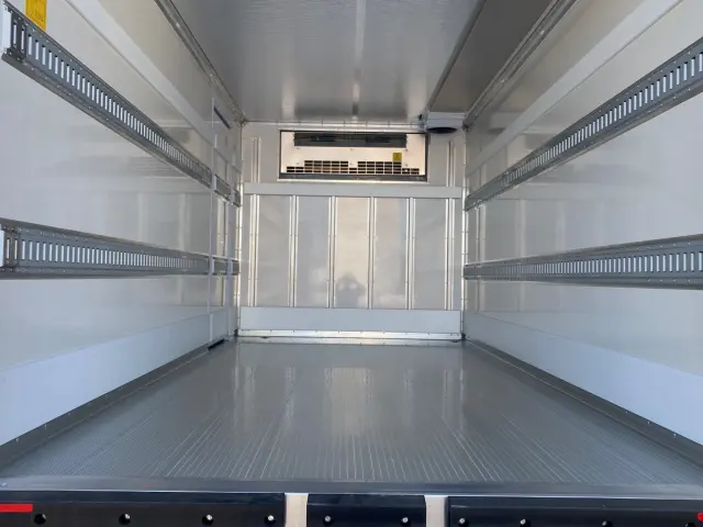 三菱 キャンター 2RG-FEB80(2WD)の写真8