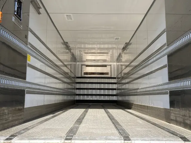 日野 プロフィア 2DG-FW1AHJ(8x4)の写真8