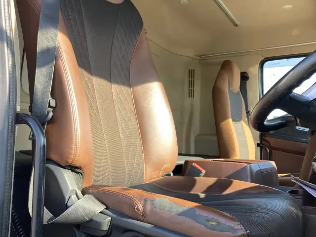 日野 プロフィア 2DG-FW1AHJ(8x4)の写真19