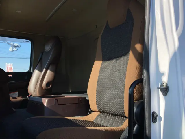 日野 プロフィア 2DG-FW1AHJ(8x4)の写真20