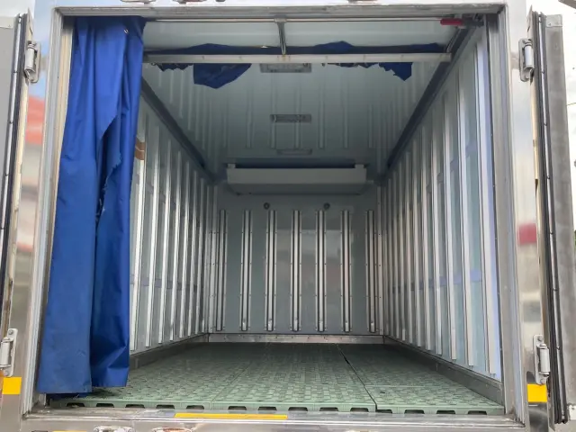 いすゞ エルフ TPG-NMR85N(2WD)の写真8