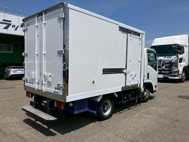 いすゞ エルフ 2RG-NLR88AN(2WD)の写真3
