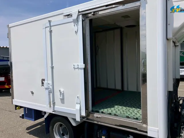 いすゞ エルフ 2RG-NLR88AN(2WD)の写真9