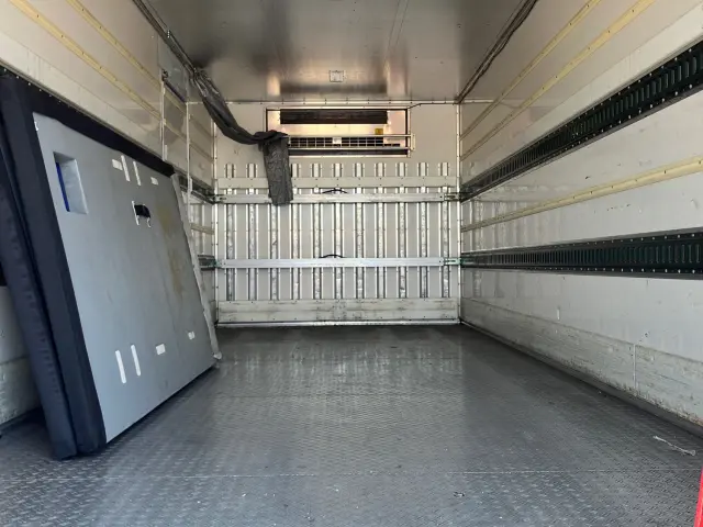 いすゞ フォワード 2PG-FRR90S2(2WD)の写真8