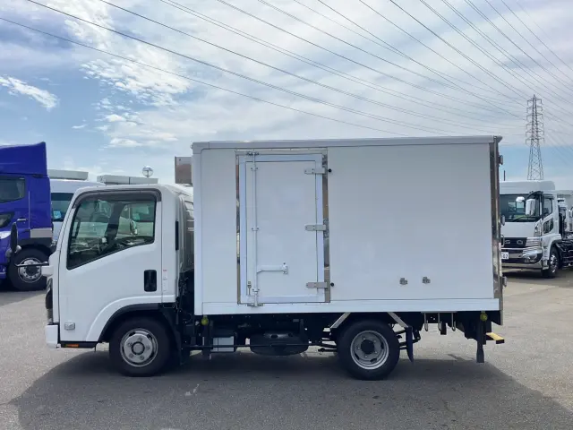 いすゞ エルフ 2RG-NLR88AM(2WD)の写真5