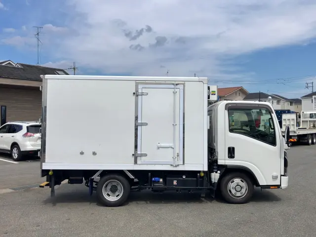 いすゞ エルフ 2RG-NLR88AM(2WD)の写真6