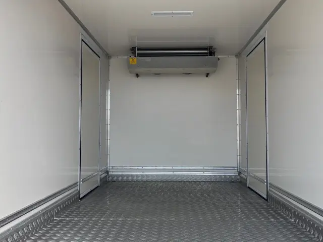 いすゞ エルフ 2RG-NLR88AM(2WD)の写真8