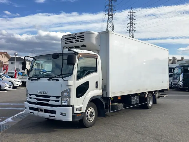 いすゞ フォワード TKG-FRR90S2(2WD)の写真1
