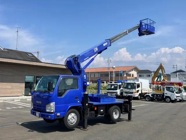 いすゞ エルフ BKG-NKR85N(2WD)の写真1