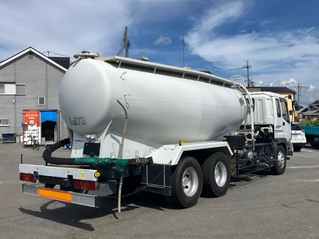 いすゞ ギガ KL-CYL23Q4(6x2)の写真3