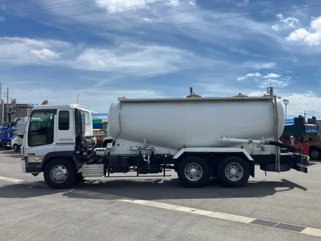 いすゞ ギガ KL-CYL23Q4(6x2)の写真5