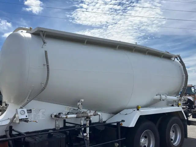 いすゞ ギガ KL-CYL23Q4(6x2)の写真8