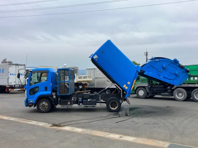 いすゞ フォワード 2PG-FRR90S2(2WD)の写真5