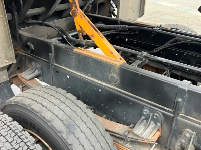 いすゞ フォワード 2PG-FRR90S2(2WD)の写真15