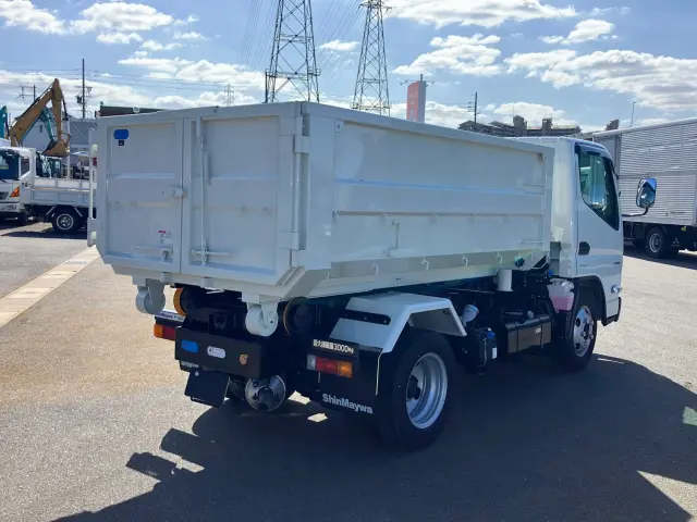 三菱 キャンター 2RG-FBAV0(2WD)の写真3