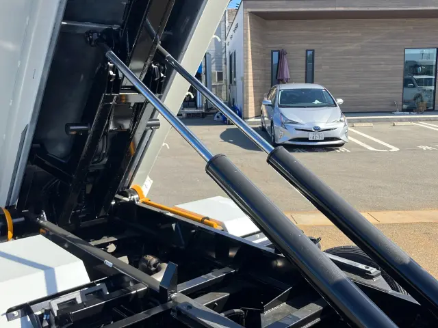 三菱 キャンター 2RG-FBAV0(2WD)の写真8