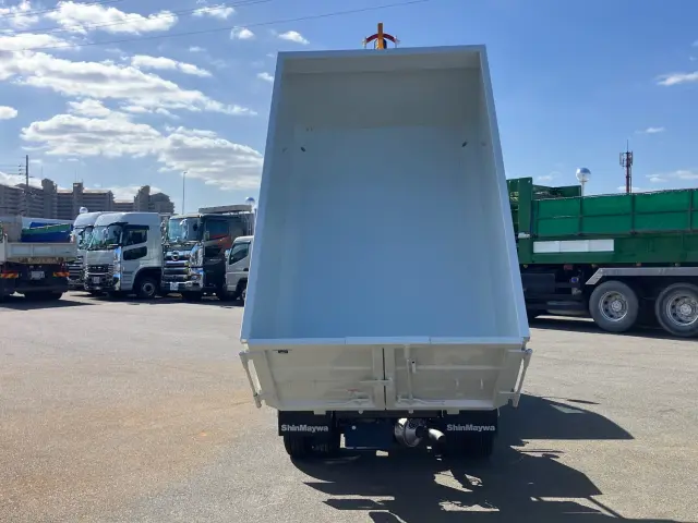 三菱 キャンター 2RG-FBAV0(2WD)の写真9