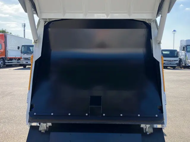 三菱 キャンター 2RG-FEAV0(2WD)の写真9