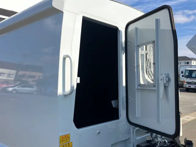 三菱 キャンター 2RG-FEAV0(2WD)の写真11