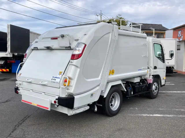 三菱 キャンター 2RG-FEAV0(2WD)の写真3