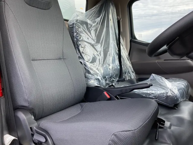 三菱 キャンター 2RG-FEAV0(2WD)の写真17