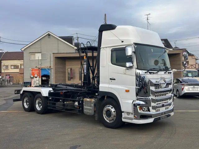 日野 プロフィア 2DG-FS1AJE(6x4)の写真2