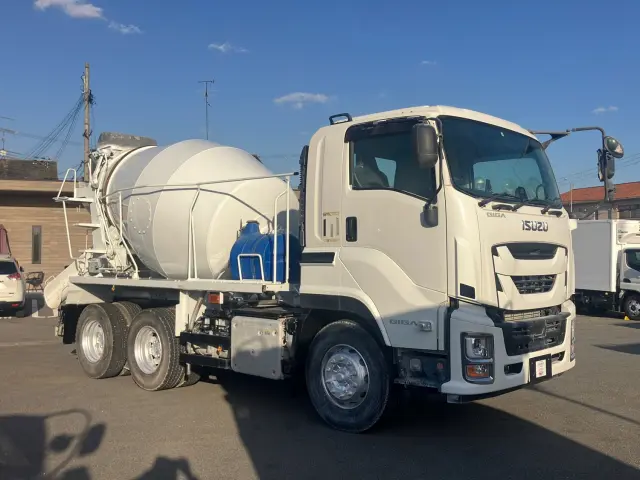 いすゞ ギガ 2KG-CXZ77CT(6x4)の写真2