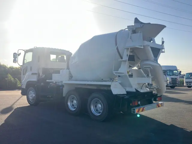 いすゞ ギガ 2KG-CXZ77CT(6x4)の写真4