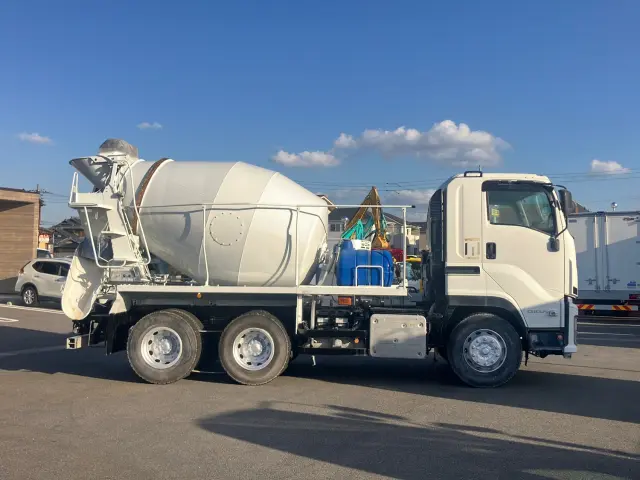 いすゞ ギガ 2KG-CXZ77CT(6x4)の写真6