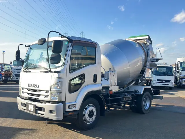 いすゞ フォワード LKG-FTR90S2(2WD)の写真1