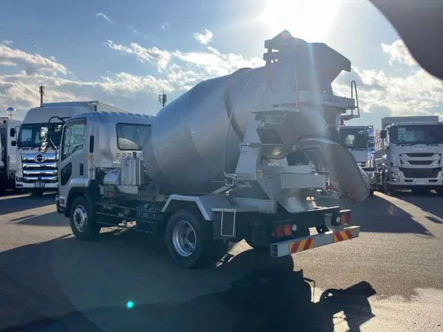 いすゞ フォワード LKG-FTR90S2(2WD)の写真4