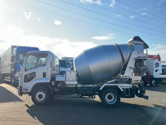 いすゞ フォワード LKG-FTR90S2(2WD)の写真5