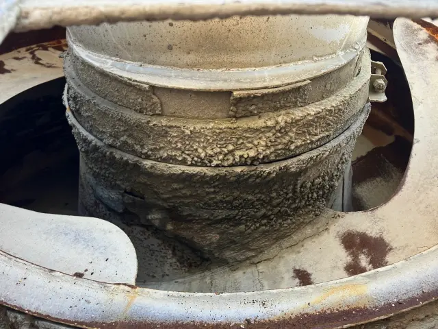 いすゞ フォワード LKG-FTR90S2(2WD)の写真12