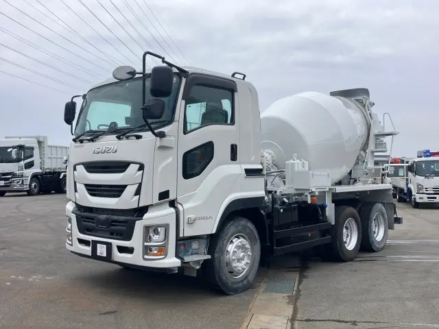 いすゞ ギガ 2KG-CXZ77CT(6x4)の写真1