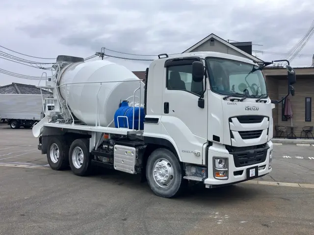 いすゞ ギガ 2KG-CXZ77CT(6x4)の写真2