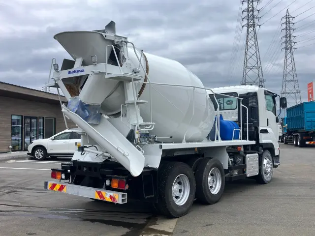 いすゞ ギガ 2KG-CXZ77CT(6x4)の写真3