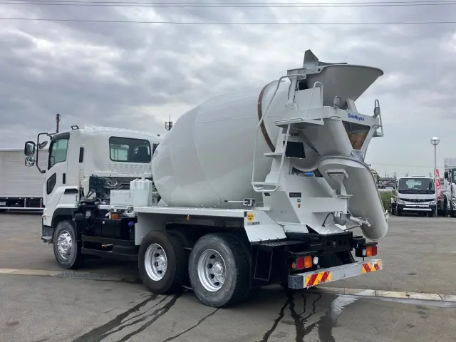 いすゞ ギガ 2KG-CXZ77CT(6x4)の写真4