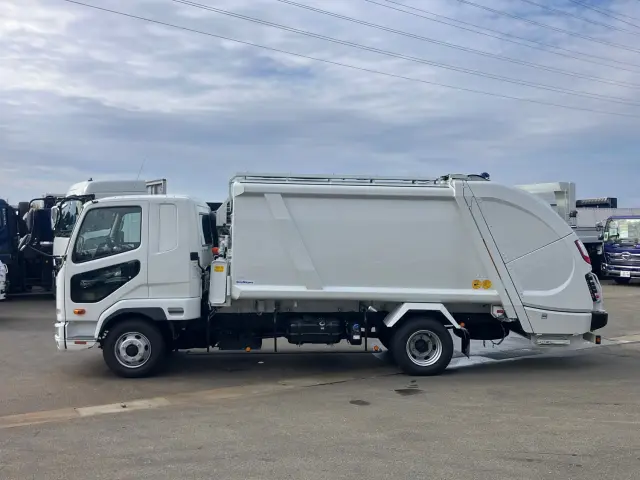 三菱 ファイター 2KG-FK62F(2WD)の写真5