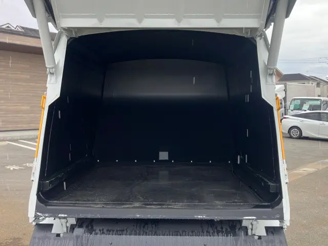 三菱 キャンター 2RG-FEAV0(2WD)の写真8