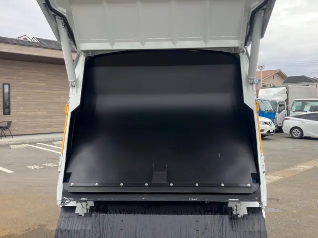 三菱 キャンター 2RG-FEAV0(2WD)の写真9